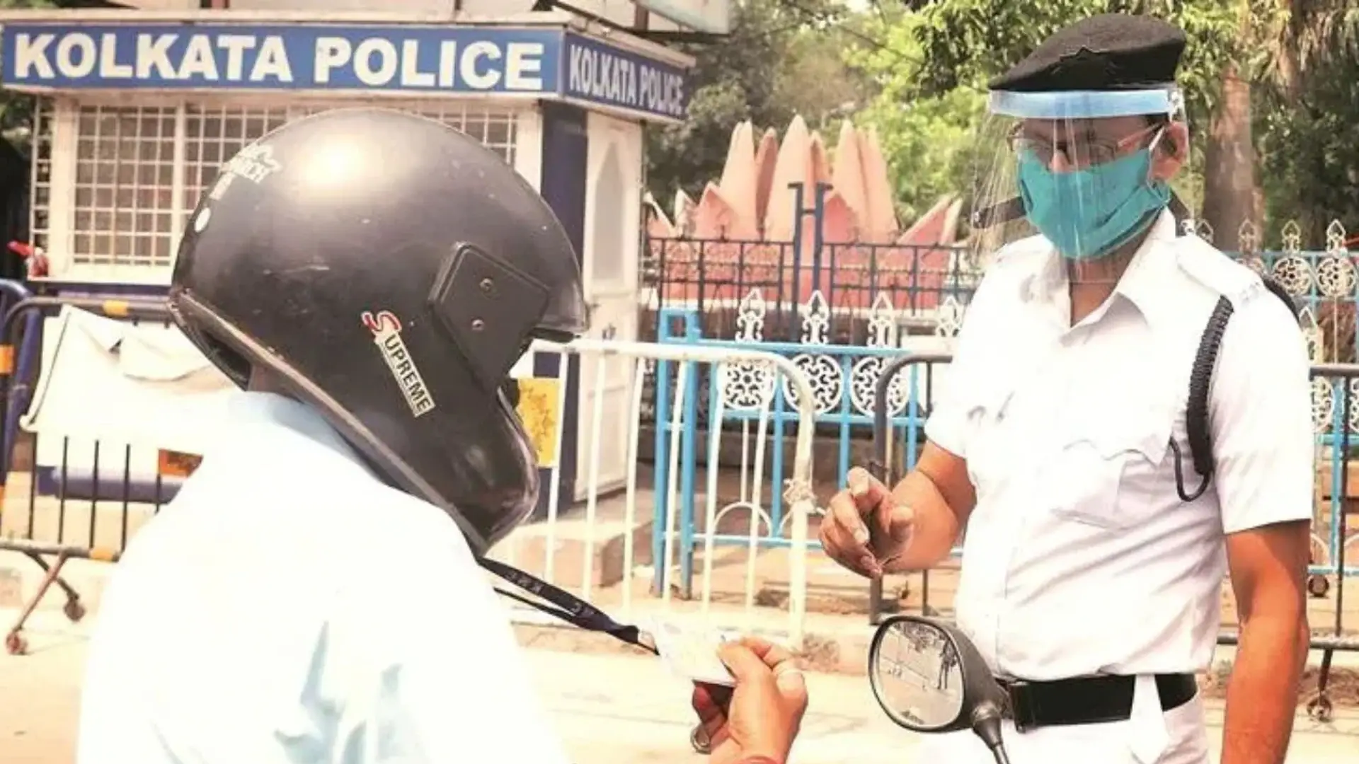 <a href='https://bengalbeat.today/kolkata-rings-in-the-new-year-under-tight-security-mayors-message-on-good-luck-and-safety/'>Kolkata Rings in the New Year Under Tight Security: Police commissioner’s Message on Good Luck and Safety</a>
