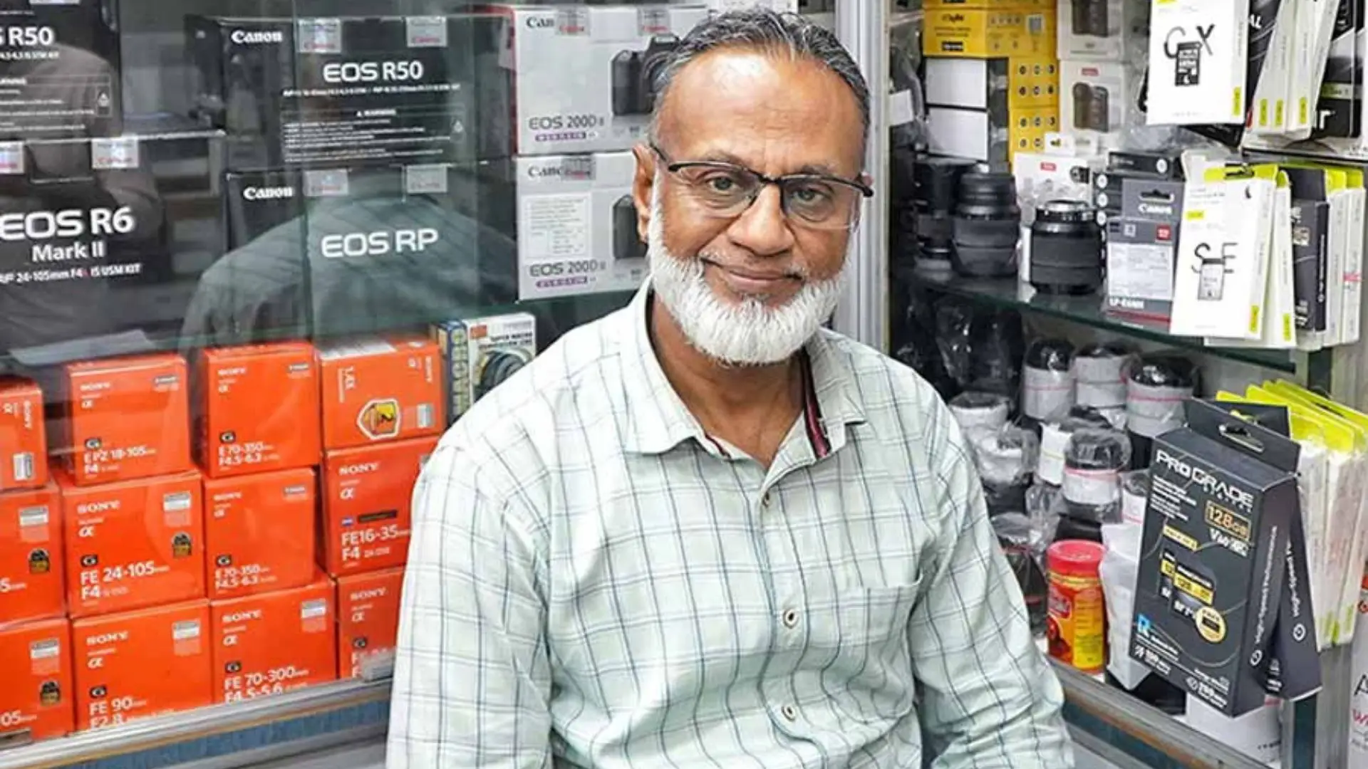 <a href='https://bengalbeat.today/meet-tanvir-ahmed-kolkatas-most-beloved-camera-seller-turning-passion-into-profession-since-1986/'>Meet Tanvir Ahmed: Kolkata’s Most-Beloved Camera Seller, Turning Passion into Profession Since 1986</a>