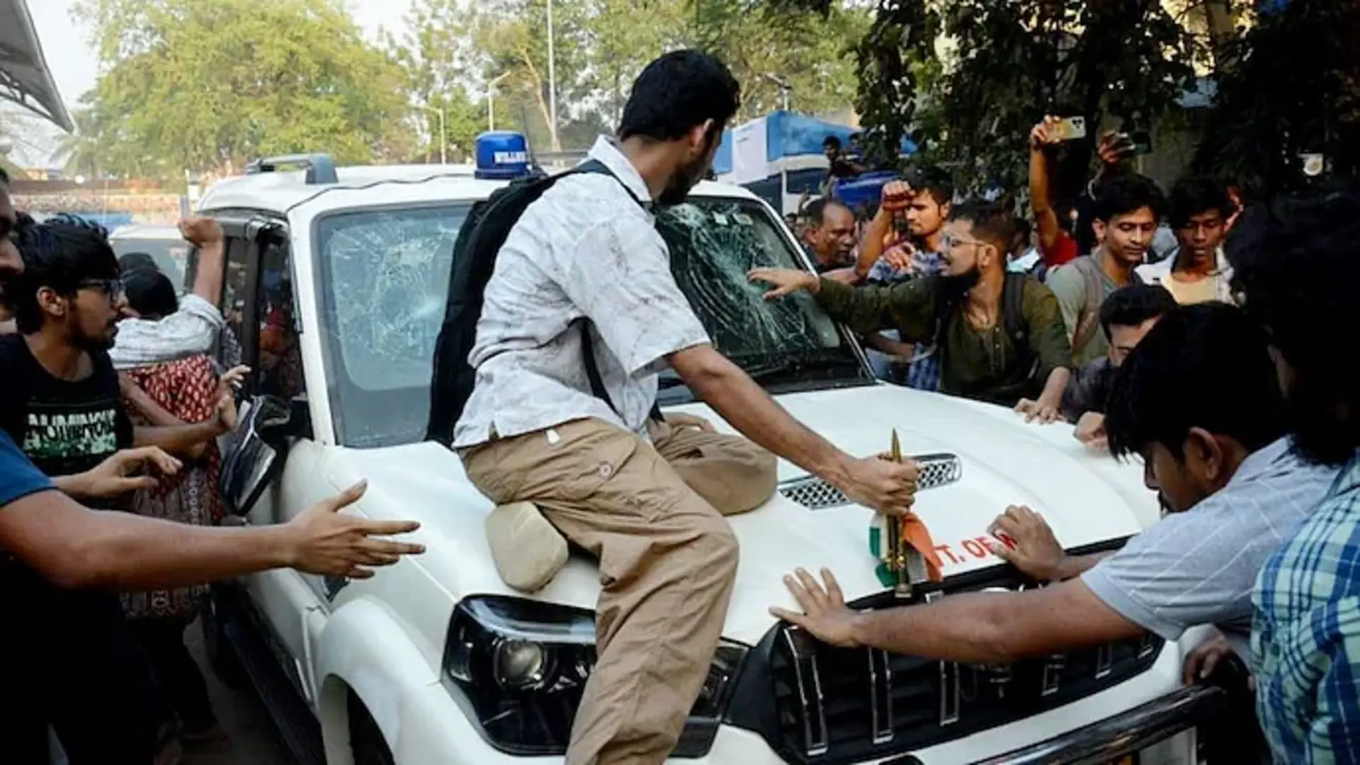 <a href='https://bengalbeat.today/hs-starts-jadavpur-university-sfi-protest-today/'>West Bengal News Live: Higher Secondary Exams Begin Amidst SFI’s Student Strike</a>